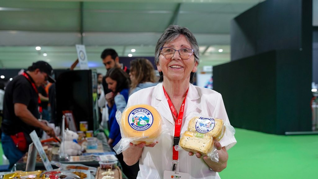 QUESOS CURACAUTÍN LLEVA EL SABOR DE LA ARAUCANÍA A LA FERIA ESPACIO…