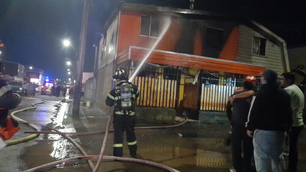 Dos casas afectadas deja incendio en el sector sur de Los Ángeles