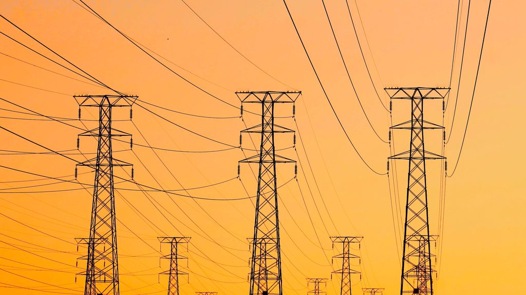 MINISTRA RINCÓN Y LÍDERES ENERGÉTICOS URGEN MODERNIZAR LA RED…