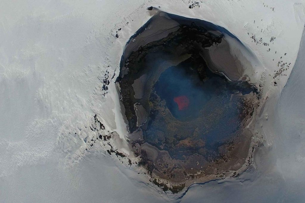 VOLCÁN VILLARRICA BAJO ALERTA AMARILLA