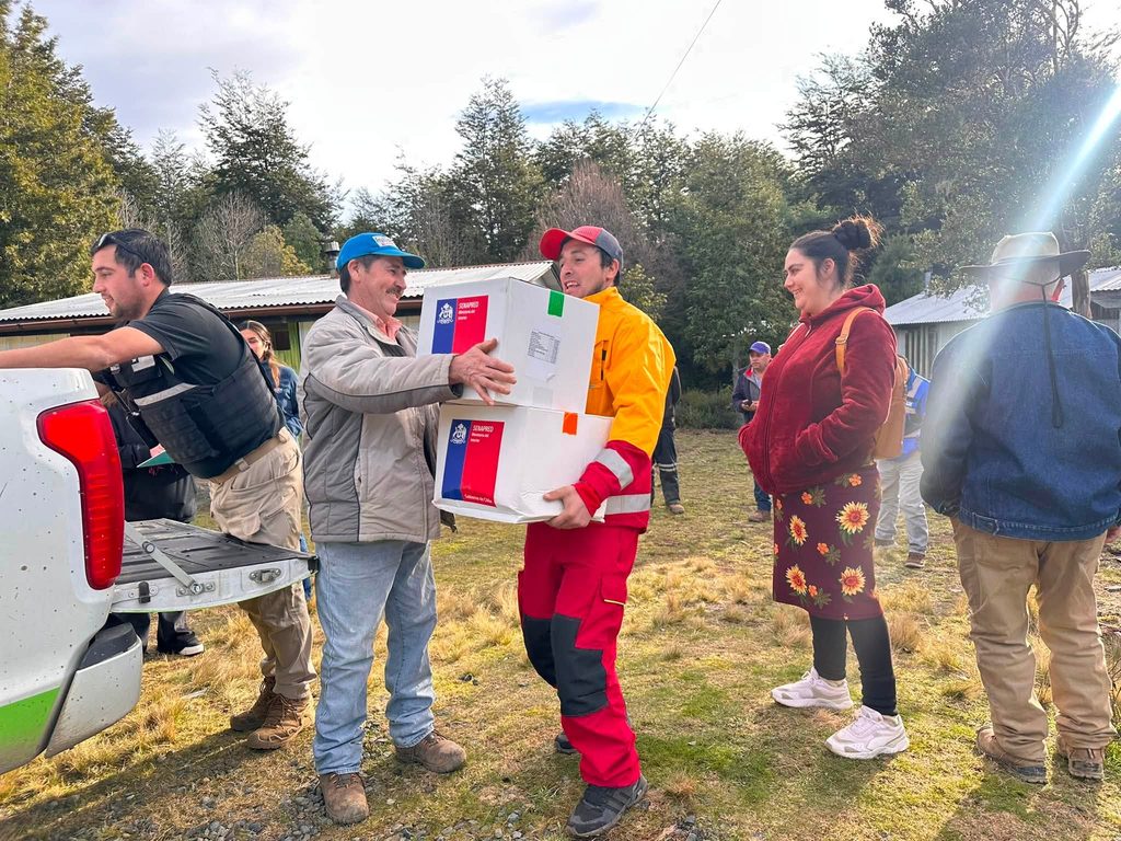 FAMILIAS DE PINGUIDAHUE EN PURÉN RECIBEN AYUDA DE EMERGENCIA Y…