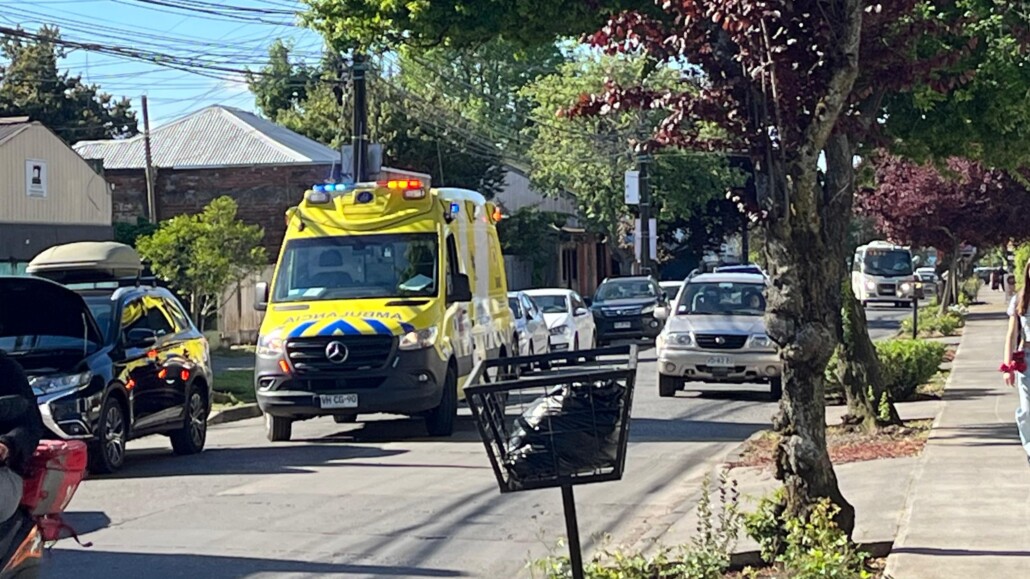 Colisión de motocicleta y automóvil deja al menos un lesionado en…