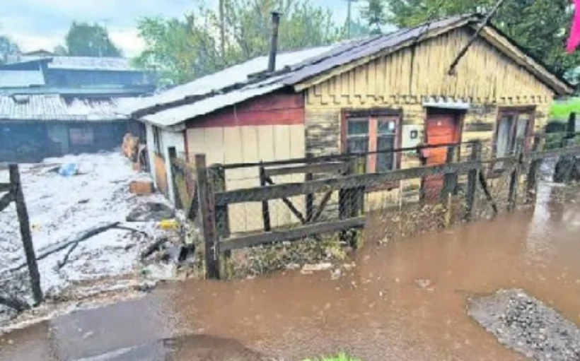 Intensa granizada en Curacautín provoca desborde de cauce y…