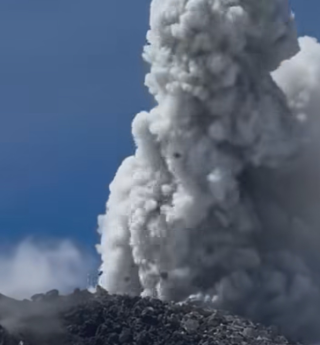 Confirman emisión de una colada de lava del Volcán de Chillán