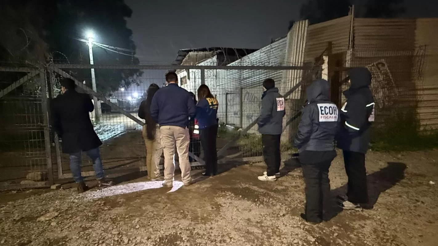 Intimidaron al personal y destrozaron el recinto