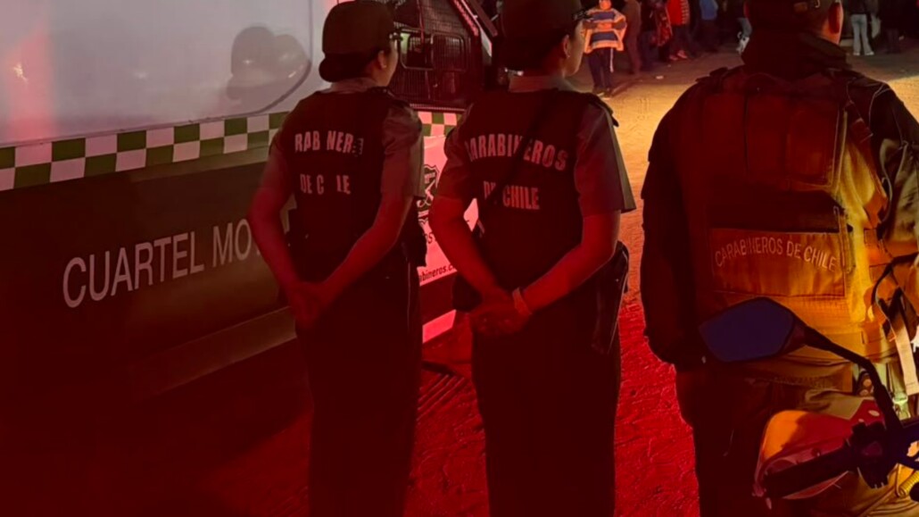 Dos carabineros fueron golpeados y amenazados durante la Feria de la…