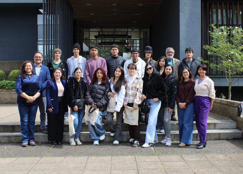 CATORCE JÓVENES DE LA UNIVERSIDAD DE CALDAS LLEGAN A LA UFRO PARA UN…