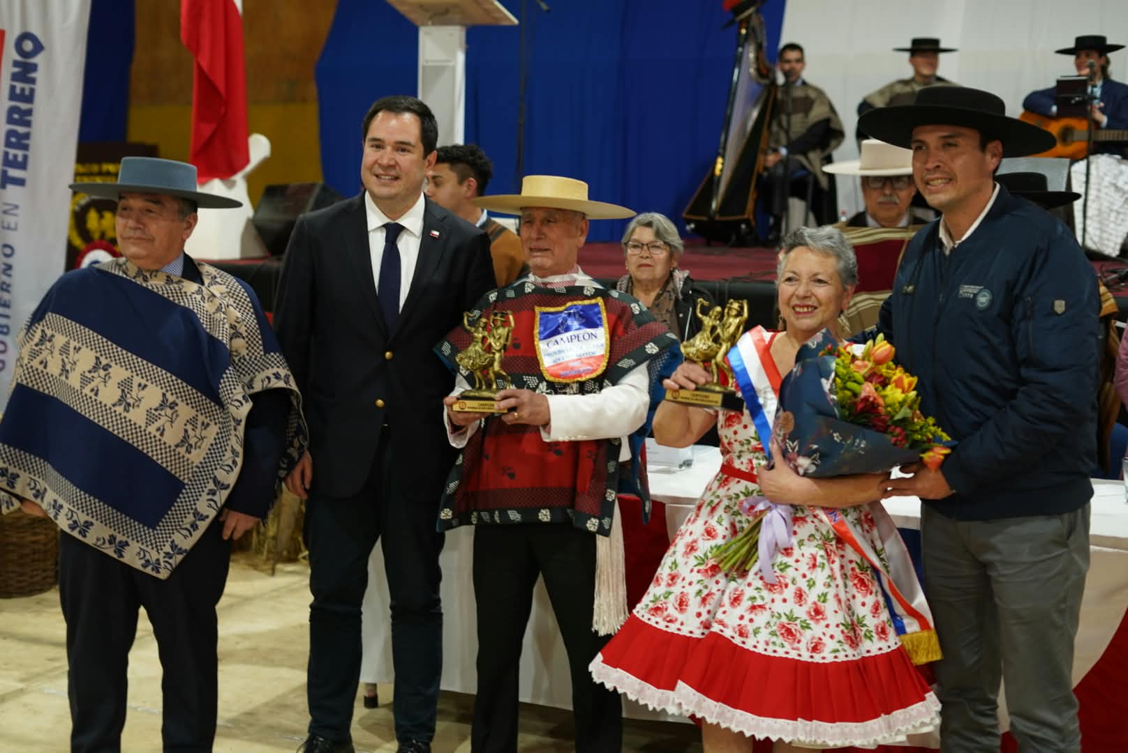 Pareja de Bulnes gana provincial de cueca de personas mayores y saca…