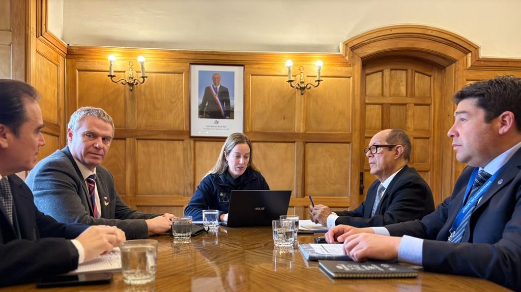 ALCALDE DE VILLARRICA GESTIONA ANTE SUBDERE PROYECTOS PARA IMPULSAR…