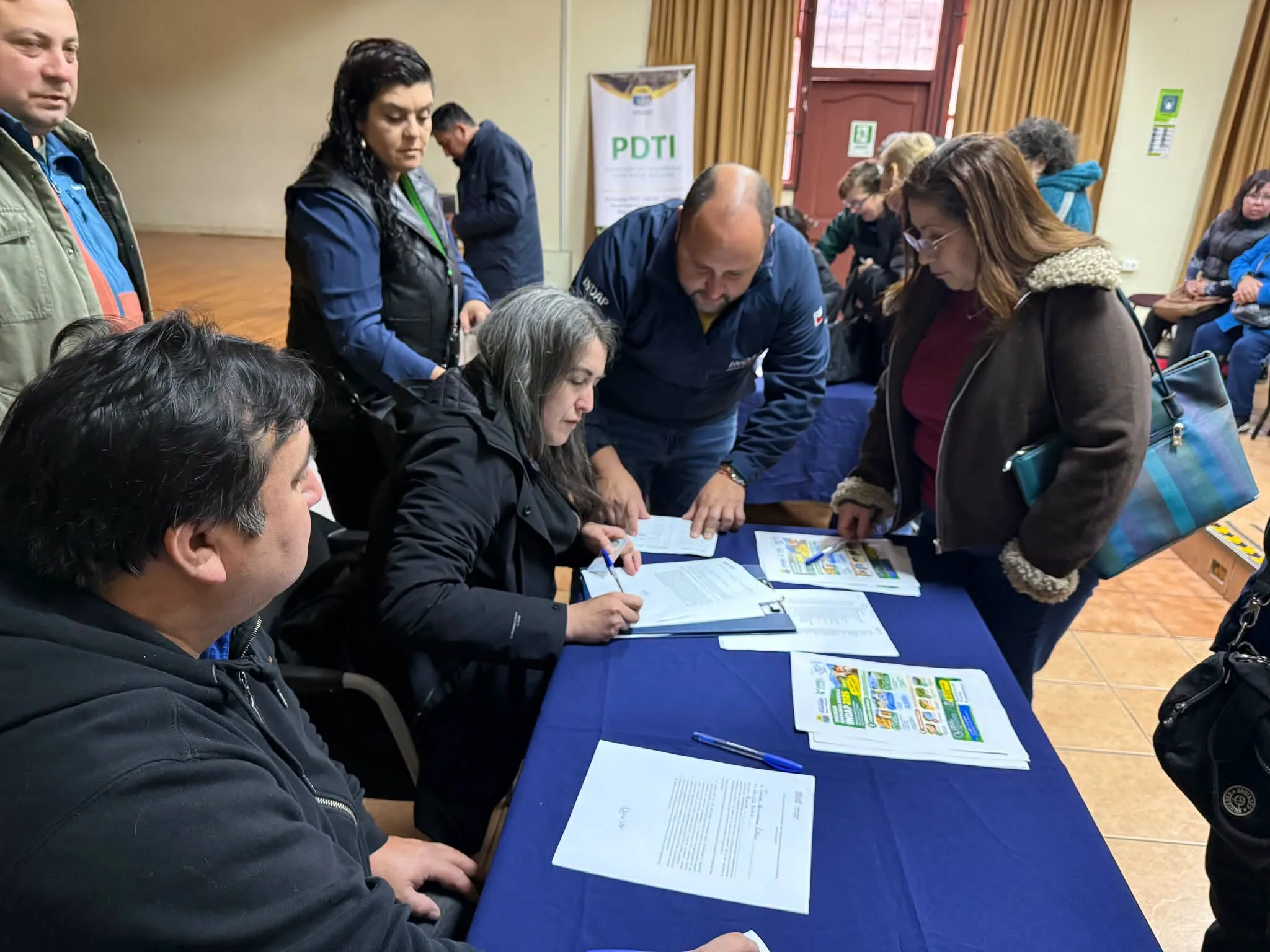 130 familias campesinas de Pitrufquén reciben bonos de $200 mil tras…