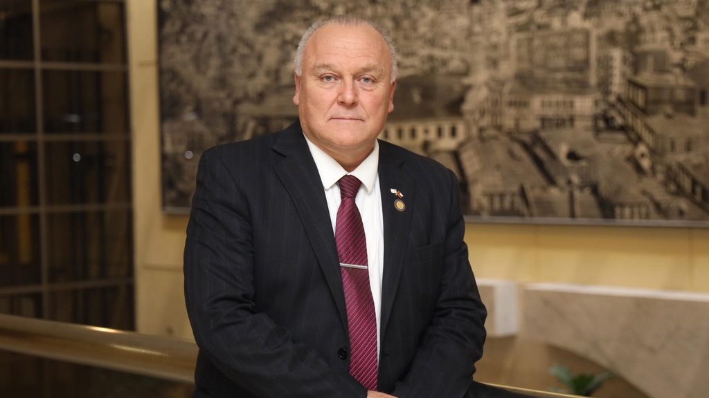 SENADOR BECKER CUESTIONA APROBACIÓN DEL RELLENO SANITARIO…