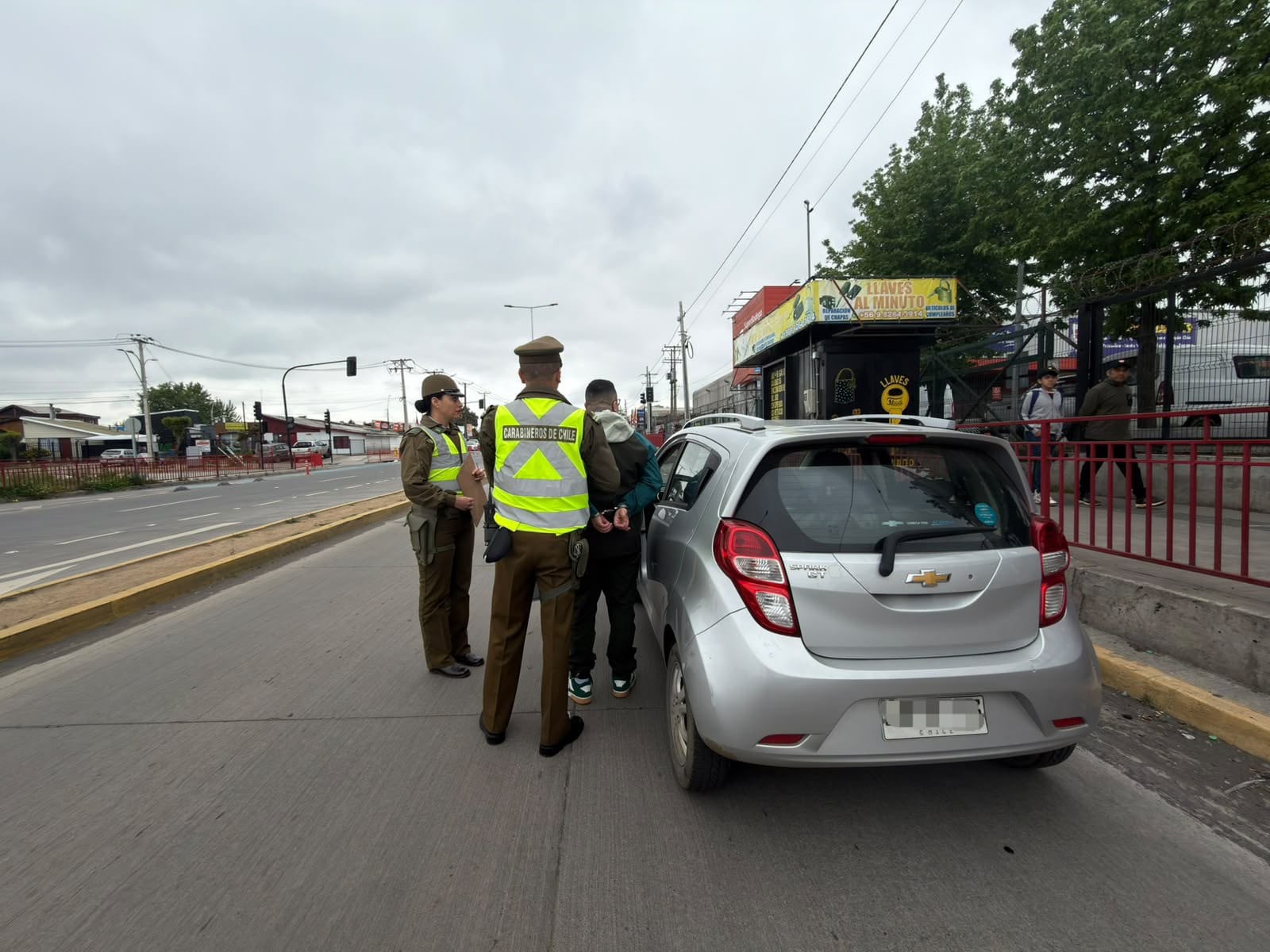CARABINEROS DETUVO A SUJETO PRÓFUGO DE LA JUSTICIA EN EL PERSA SAN…