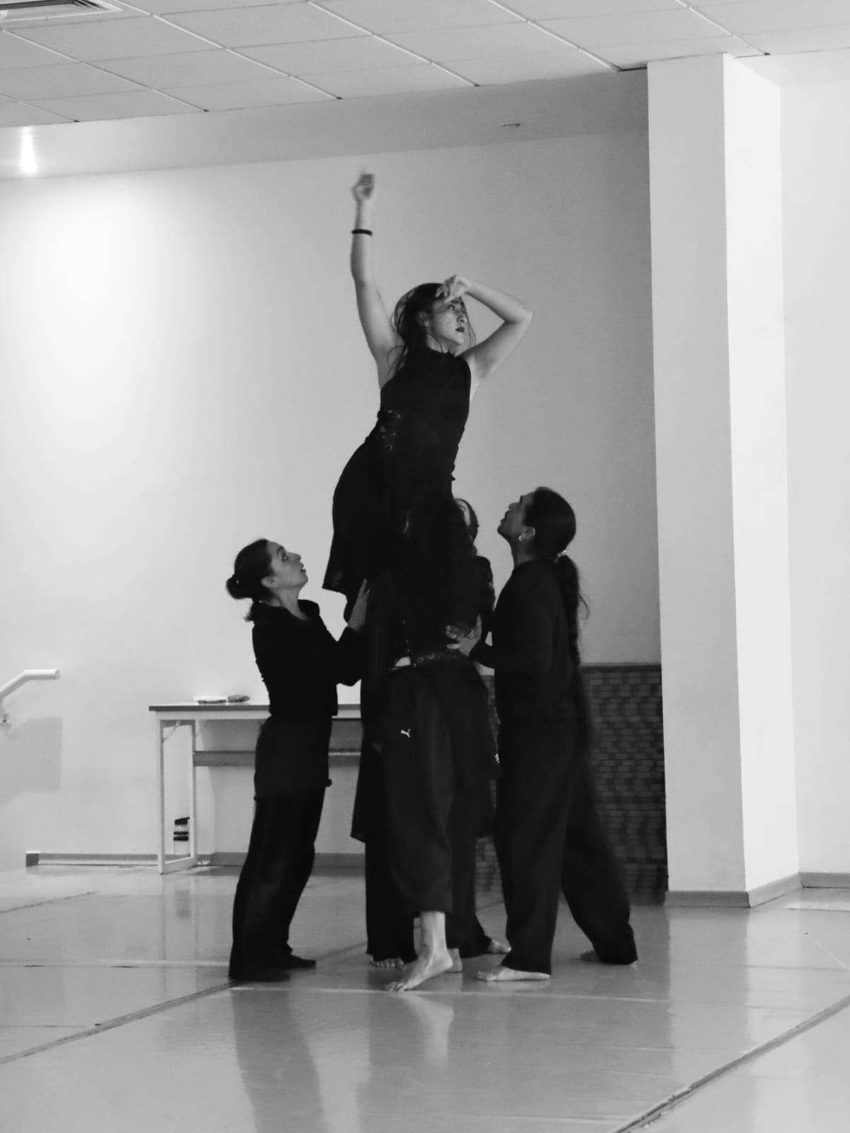 “Derrumbes: lo que cae, lo que cede” lleva la danza contemporánea a…