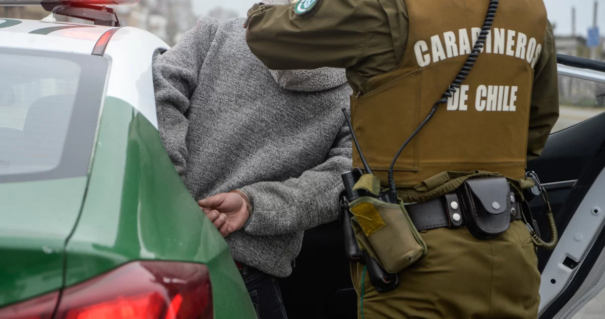Intentó asesinar a su pareja y luego se fugó de Santiago hacia…