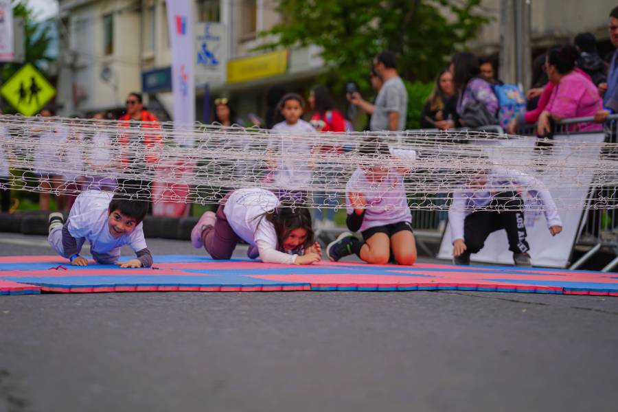 Más de 3 mil personas repletaron la Plaza de Armas en fiesta…