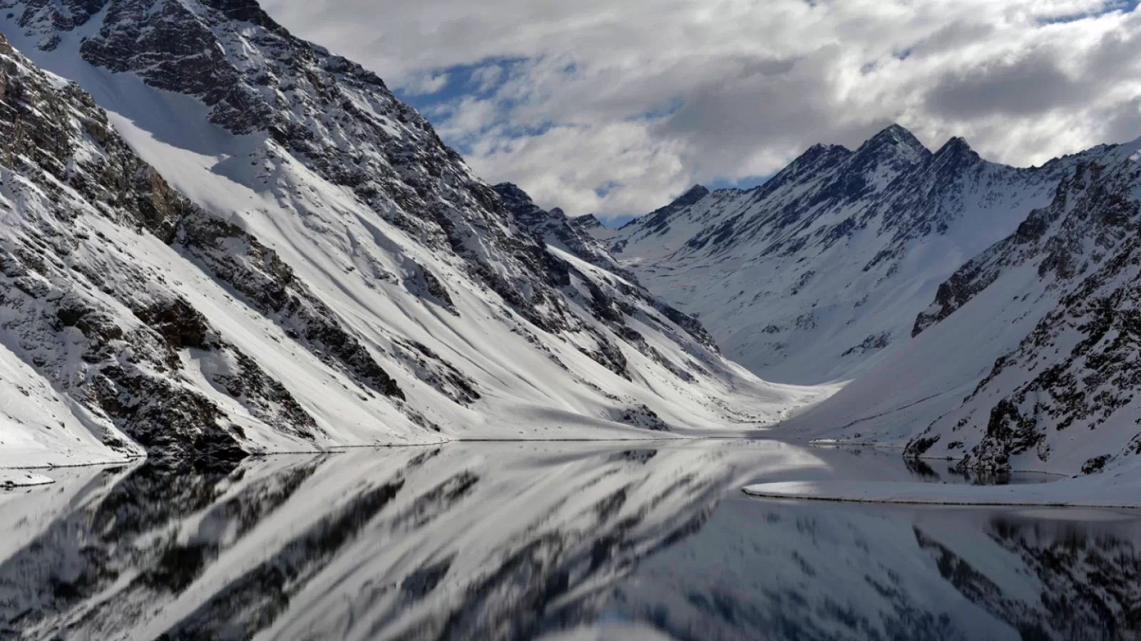 Avalancha en Laguna del Inca deja dos muertos y un desaparecido