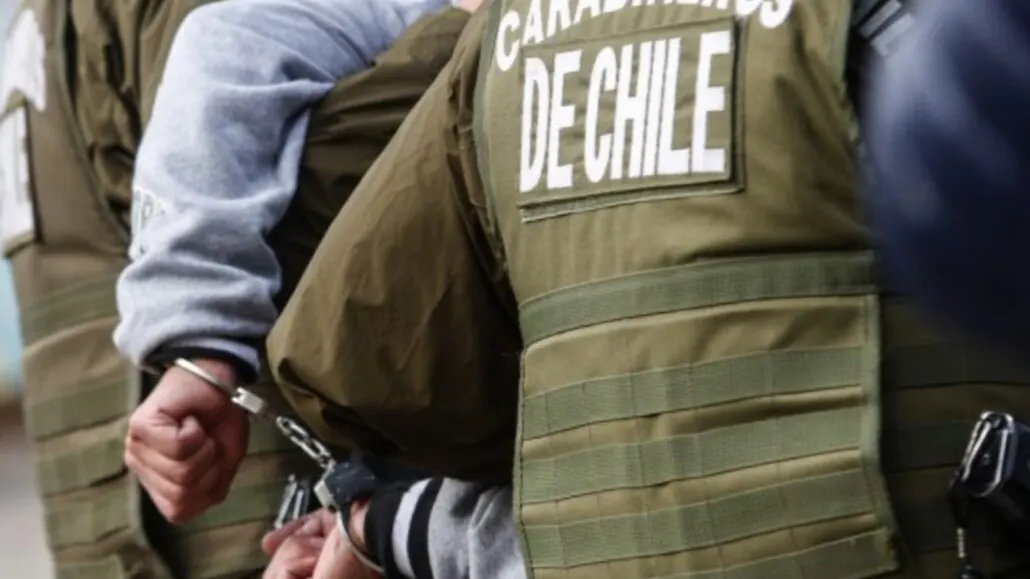 Dos delincuentes fueron detenidos en microbús tras huir a Los Ángeles