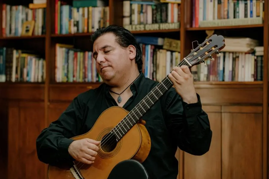 Concertista en guitarra clásica ofrecerá recital gratuito en Chillán
