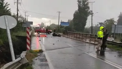 Motociclista muere tras chocar a alta energía contra puente en Romeral