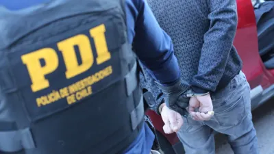 Sujeto fue detenido en plena Plaza de Armas por almacenamiento de…