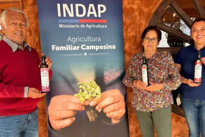 Familia campesina transforma el Desierto Florido en identidad de…