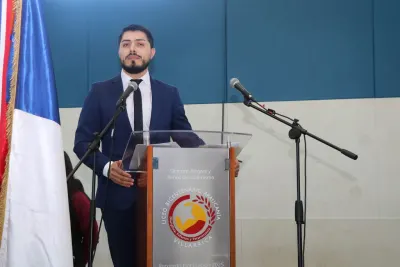 LICEO BICENTENARIO ARAUCANÍA RINDIÓ EMOTIVO HOMENAJE A SUS DOCENTES…