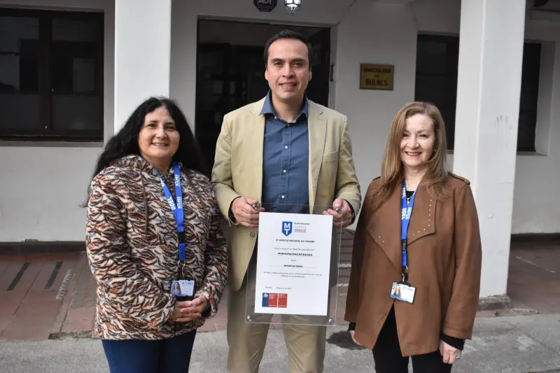 Municipalidad de Bulnes recibe “Distinción Turística” de Sernatur.
